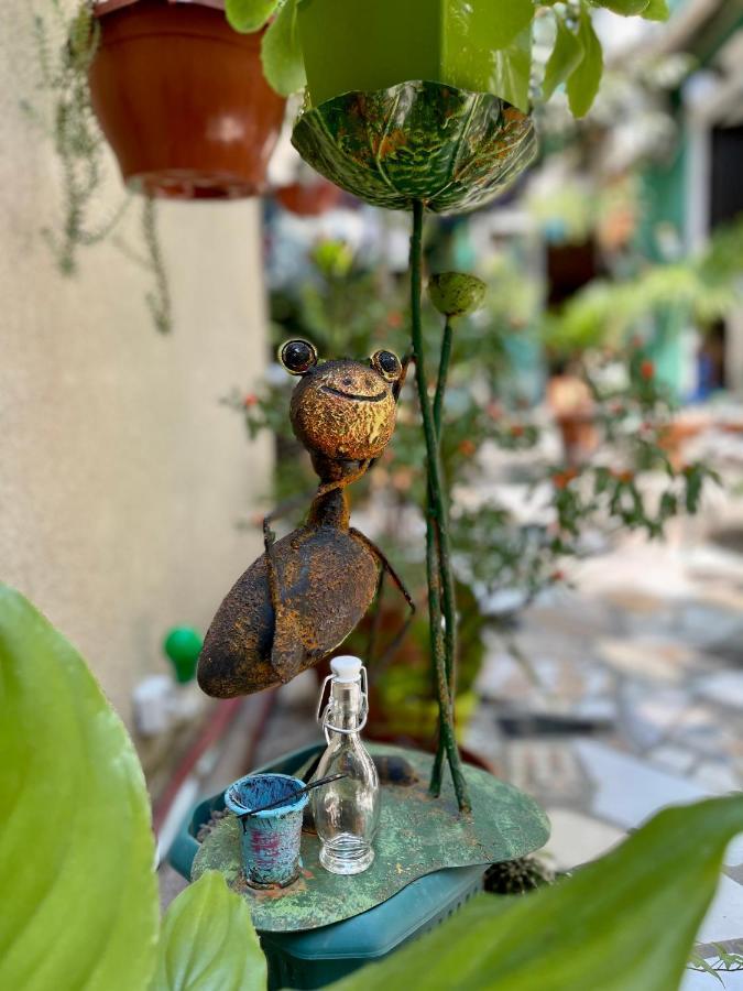 Mr Guest House Tbilisi Ngoại thất bức ảnh